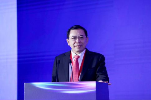 中国电子视像行业协会会长，TCL集团董事长、CEO李东生发表主旨演讲